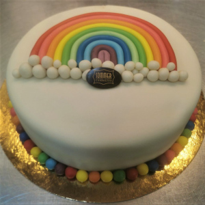 Szivárványos torta